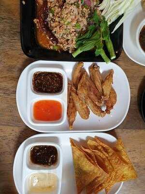 ก๋วยเตี๋ยวเรือนายหงอกบ้านสวน - แดนเนรมิต