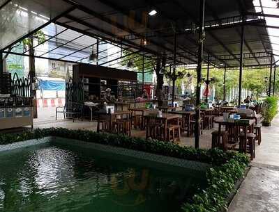 ก๋วยเตี๋ยวเรือนายหงอกบ้านสวน - แดนเนรมิต