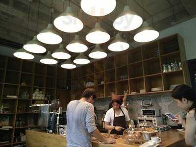 ไล-บรา-รี่ สาขา โครงการในป่า อาร์ท คอมเพลกส์