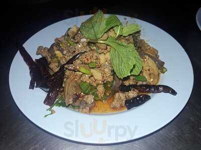 ร้านนายผล