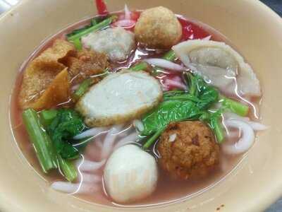 พรเจริญไอศกรีม ข้าวมันไก่ ก๋วยเตี๋ยวเจ๊จู