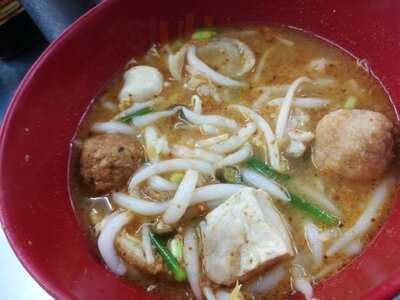 พรเจริญไอศกรีม ข้าวมันไก่ ก๋วยเตี๋ยวเจ๊จู