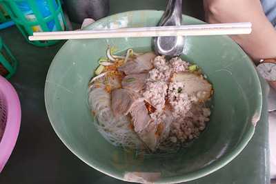 ต้มเลือดหมูนายใช้