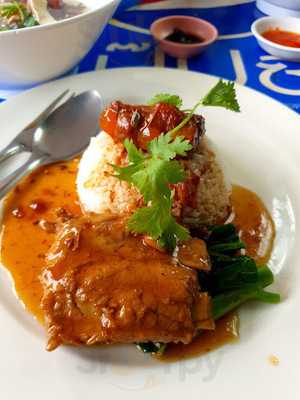 ต้มเลือดหมูนายใช้