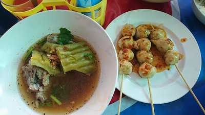 ต้มเลือดหมูนายใช้