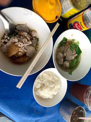 ต้มเลือดหมูนายใช้