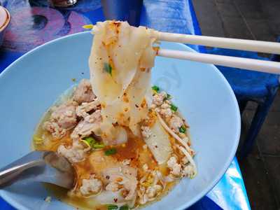 ต้มเลือดหมูนายใช้