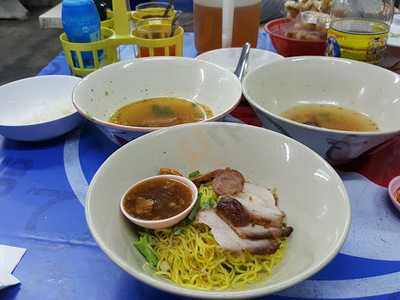 ต้มเลือดหมูนายใช้