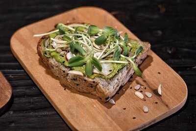 ลาเวลาบาร์แอนด์​บิสโทร