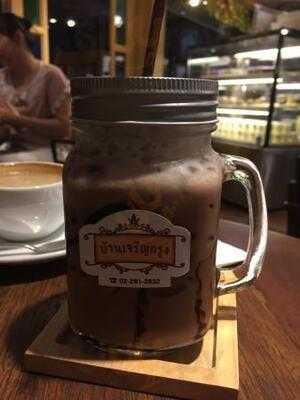 บ้านเจริญกรุง Coffee