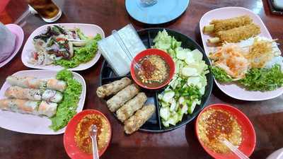 ร้านอาหาร แหนมเนืองคุณนิด