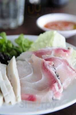 ร้านอาหาร ยามเย็น