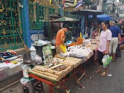 Soi Pradit Market