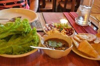 ร้านอาหาร ครัวคุณย่า