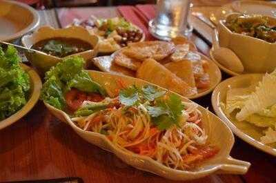 ร้านอาหาร ครัวคุณย่า