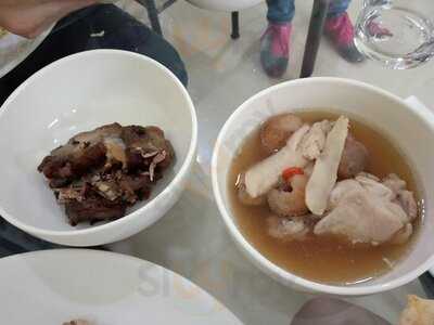 ใบไม้พระจันทร์