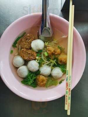 ก๋วยเตี๋ยวลูกชิ้นปลานายฮุย