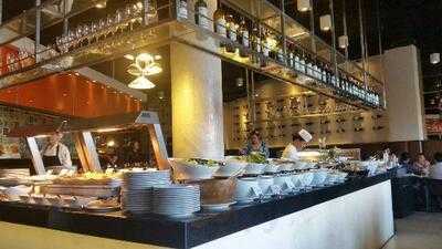 บุฟเฟ่ต์อาหารนานาชาติ กุสโตโซ่