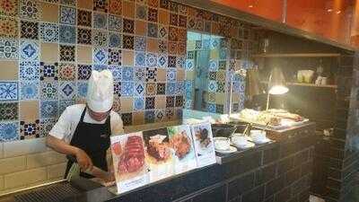 บุฟเฟ่ต์อาหารนานาชาติ กุสโตโซ่