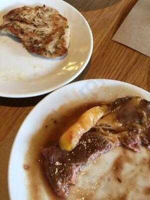 บุฟเฟ่ต์อาหารนานาชาติ กุสโตโซ่