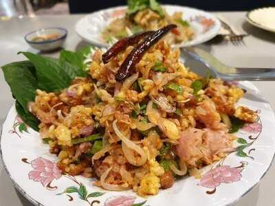 Eau Hua Sukiyaki (@eathai Lg Fl. Central Embassy)