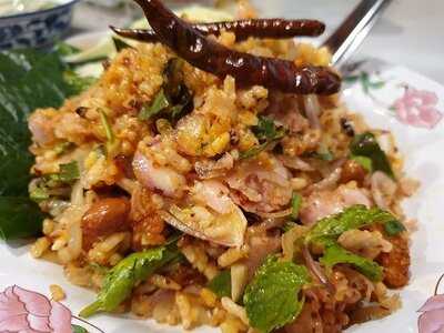 Eau Hua Sukiyaki (@eathai Lg Fl. Central Embassy)