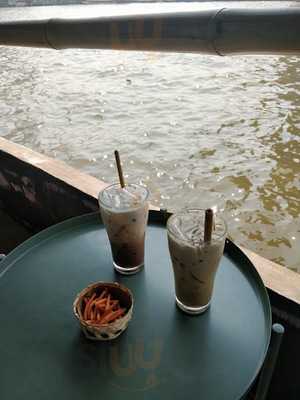 Baan Rim Nam Taladnoi