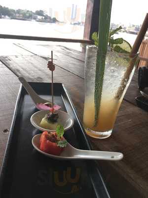 Baan Rim Nam Taladnoi