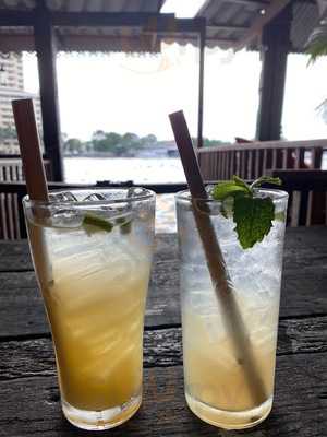 Baan Rim Nam Taladnoi