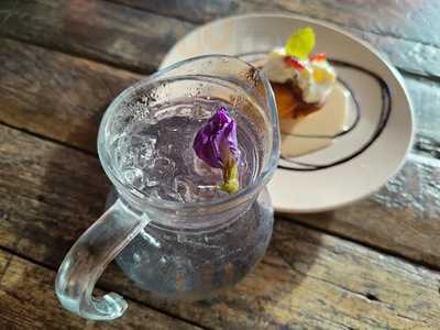 Baan Rim Nam Taladnoi