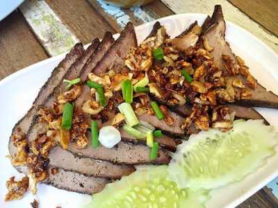 ข้าวหมูแดงบ้านอารี