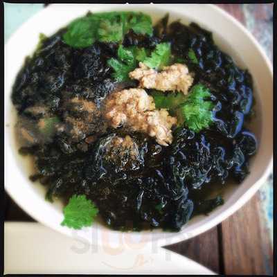 ข้าวหมูแดงบ้านอารี