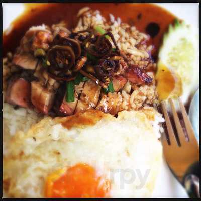 ข้าวหมูแดงบ้านอารี