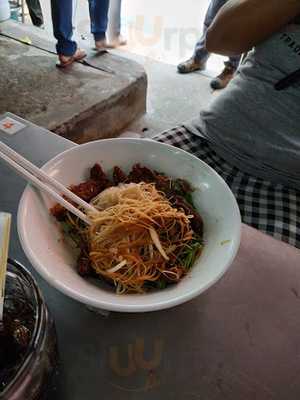 ยีเจ เนื้อตุ๋น หมูตุ๋น