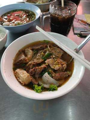 ยีเจ เนื้อตุ๋น หมูตุ๋น