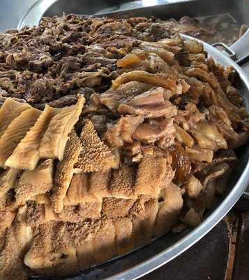 ยีเจ เนื้อตุ๋น หมูตุ๋น