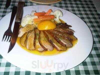 ร้านอาหาร จานสวย (ดนู ฮันตระกูล)