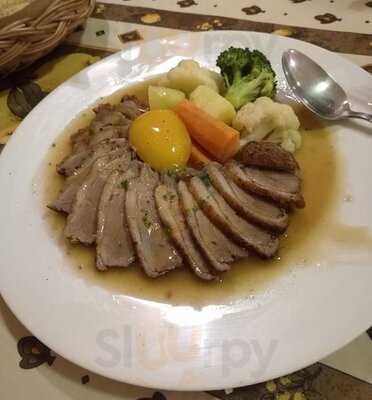 ร้านอาหาร จานสวย (ดนู ฮันตระกูล)