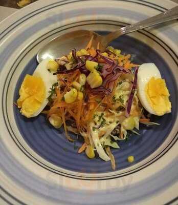 ร้านอาหาร จานสวย (ดนู ฮันตระกูล)