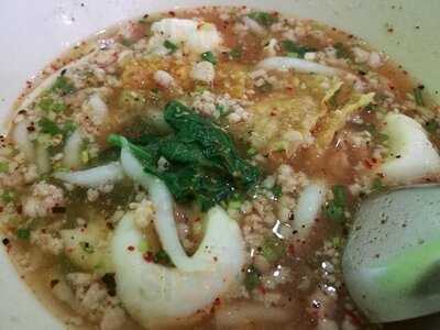 ร้านก๋วยเตี๋ยวต้มยำตำลึง คุณท่าน