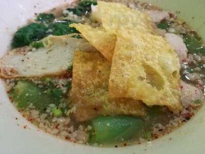 ร้านก๋วยเตี๋ยวต้มยำตำลึง คุณท่าน