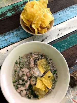 ร้านก๋วยเตี๋ยวต้มยำตำลึง คุณท่าน