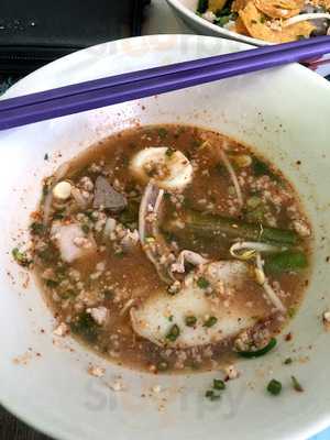 ร้านก๋วยเตี๋ยวต้มยำตำลึง คุณท่าน