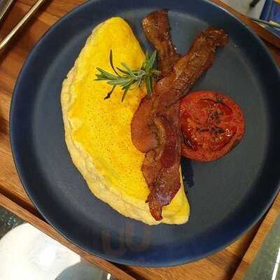 The Fox And The Moon Cafe