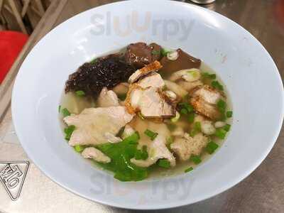 เกาเหลาสามหมู ข้าวขาหมูร้อยอาจารย์