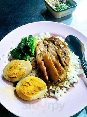 เกาเหลาสามหมู ข้าวขาหมูร้อยอาจารย์