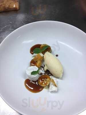 คมคม เดอะ แกลอรี่ คาเฟ่