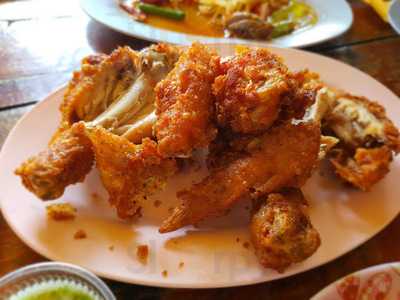 ก๋วยเตี๋ยวต้มยำ วัดปริวาส