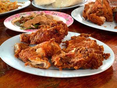 ก๋วยเตี๋ยวต้มยำ วัดปริวาส