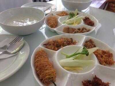 ร้านอาหาร หลายรส